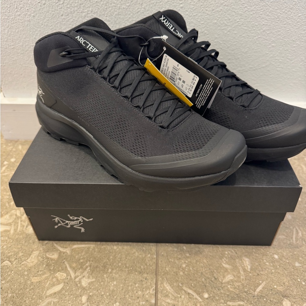 Arc'teryx Men's Black Hiking Shoes men’s NWT